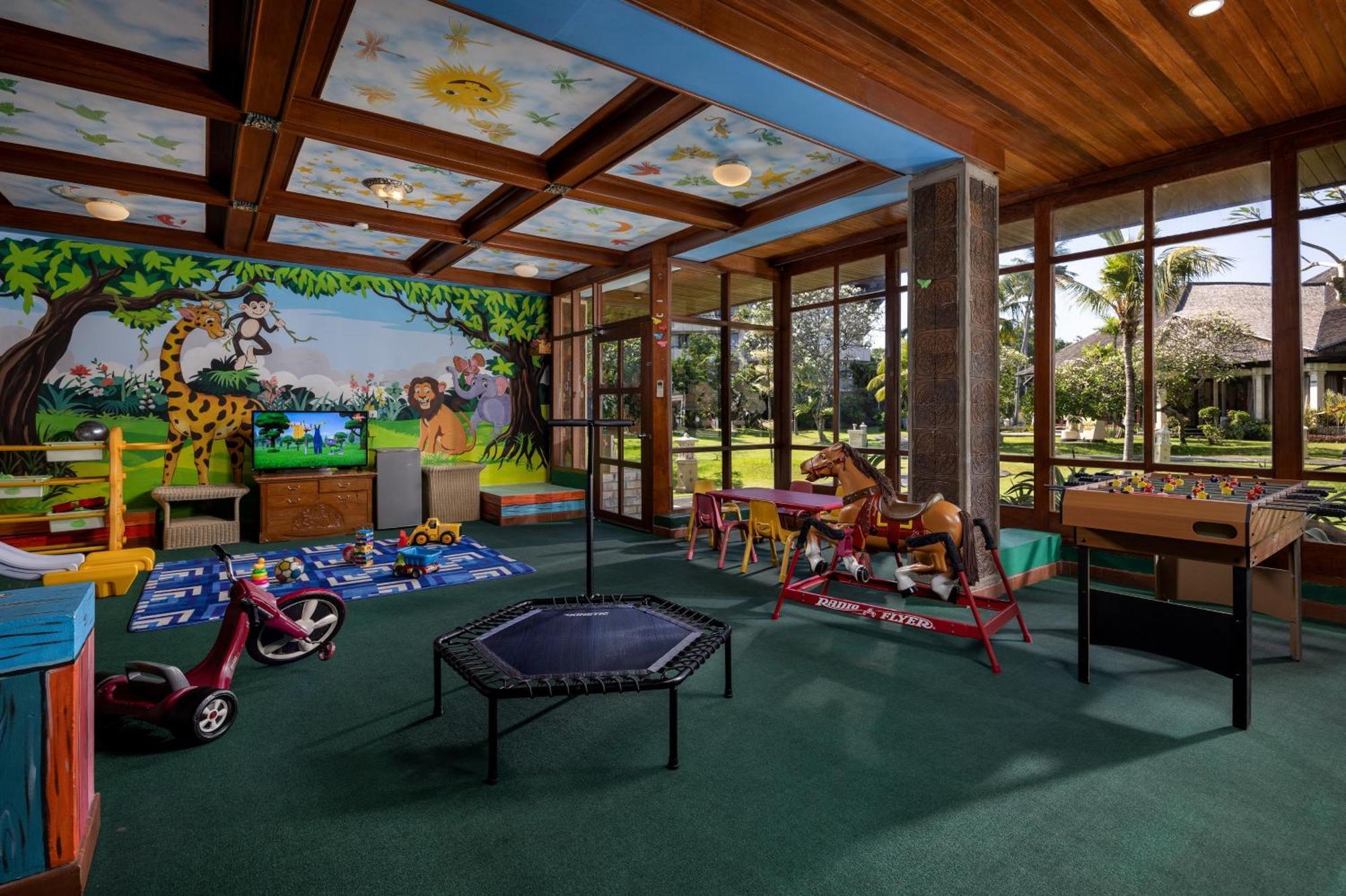 Prama Sanur Beach Bali Exteriör bild The interior of a McDonald's PlayPlace