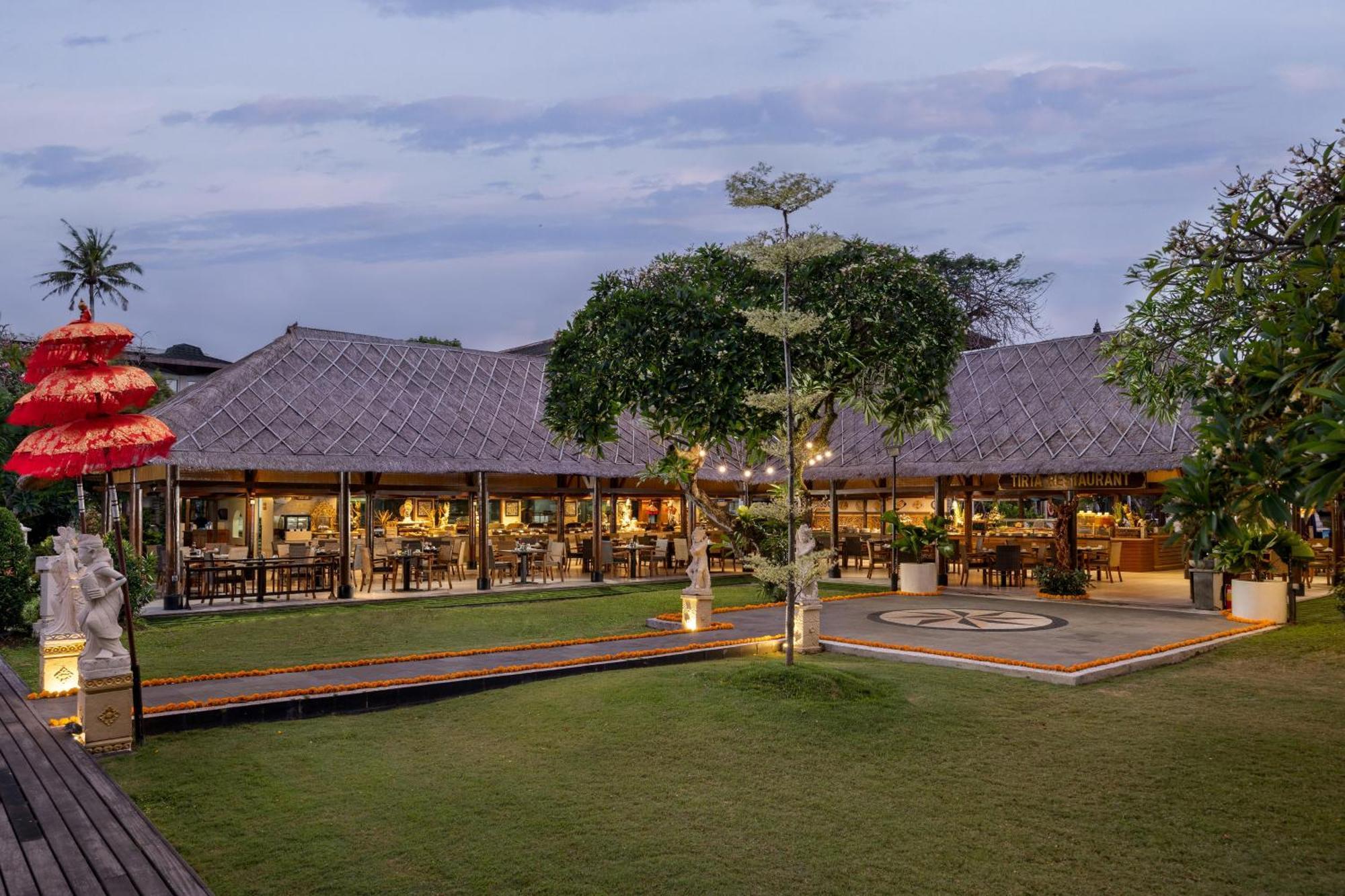 Prama Sanur Beach Bali Exteriör bild The restaurant at the resort
