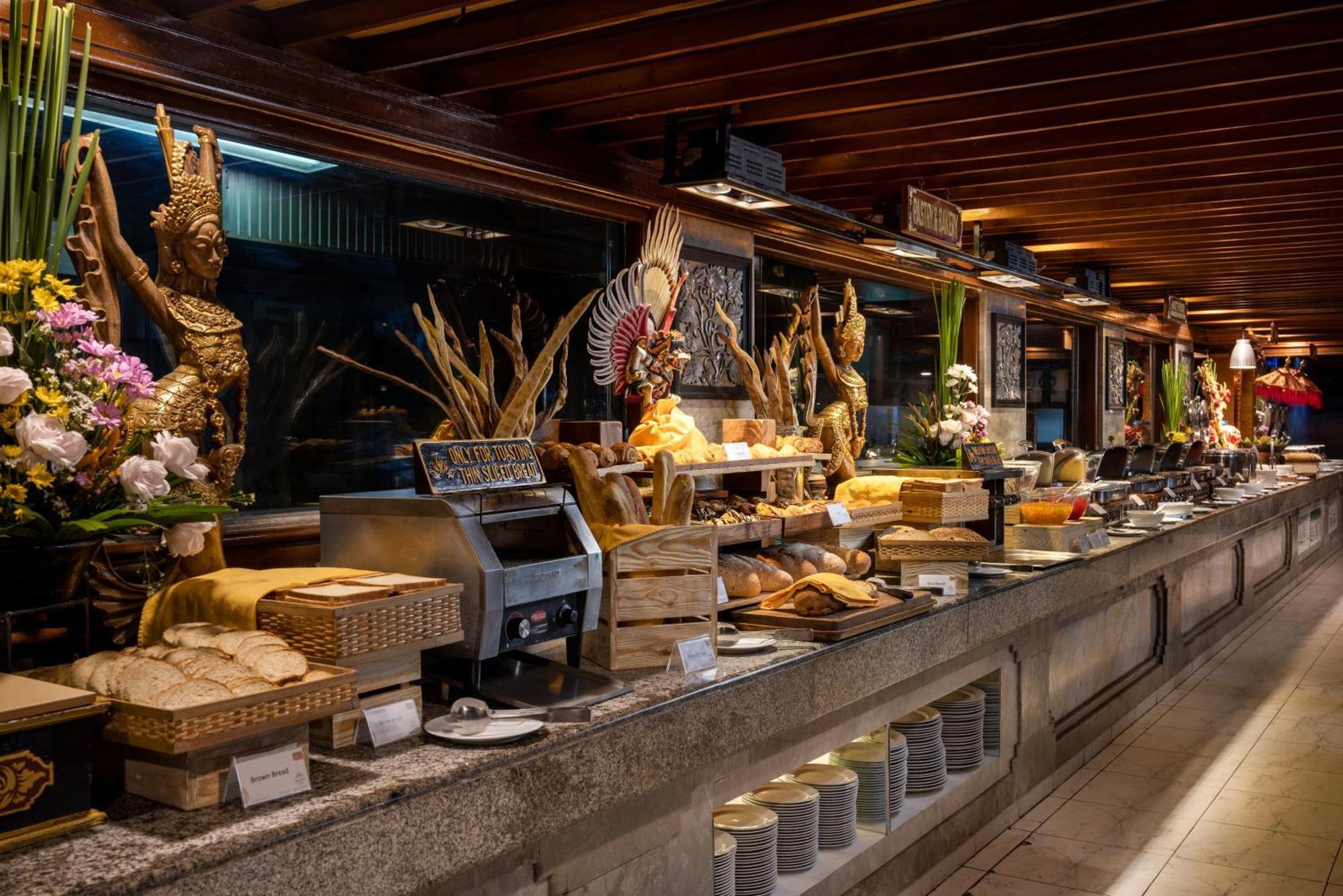 Prama Sanur Beach Bali Exteriör bild A buffet at a hotel